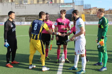 Un Gravina sfortunato e rimaneggiato cede al Savoia per 3-1